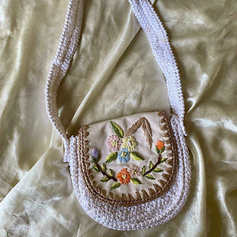 VTG Crochet Raffia Long strap Embroidered Floral Pouch Bag Purse